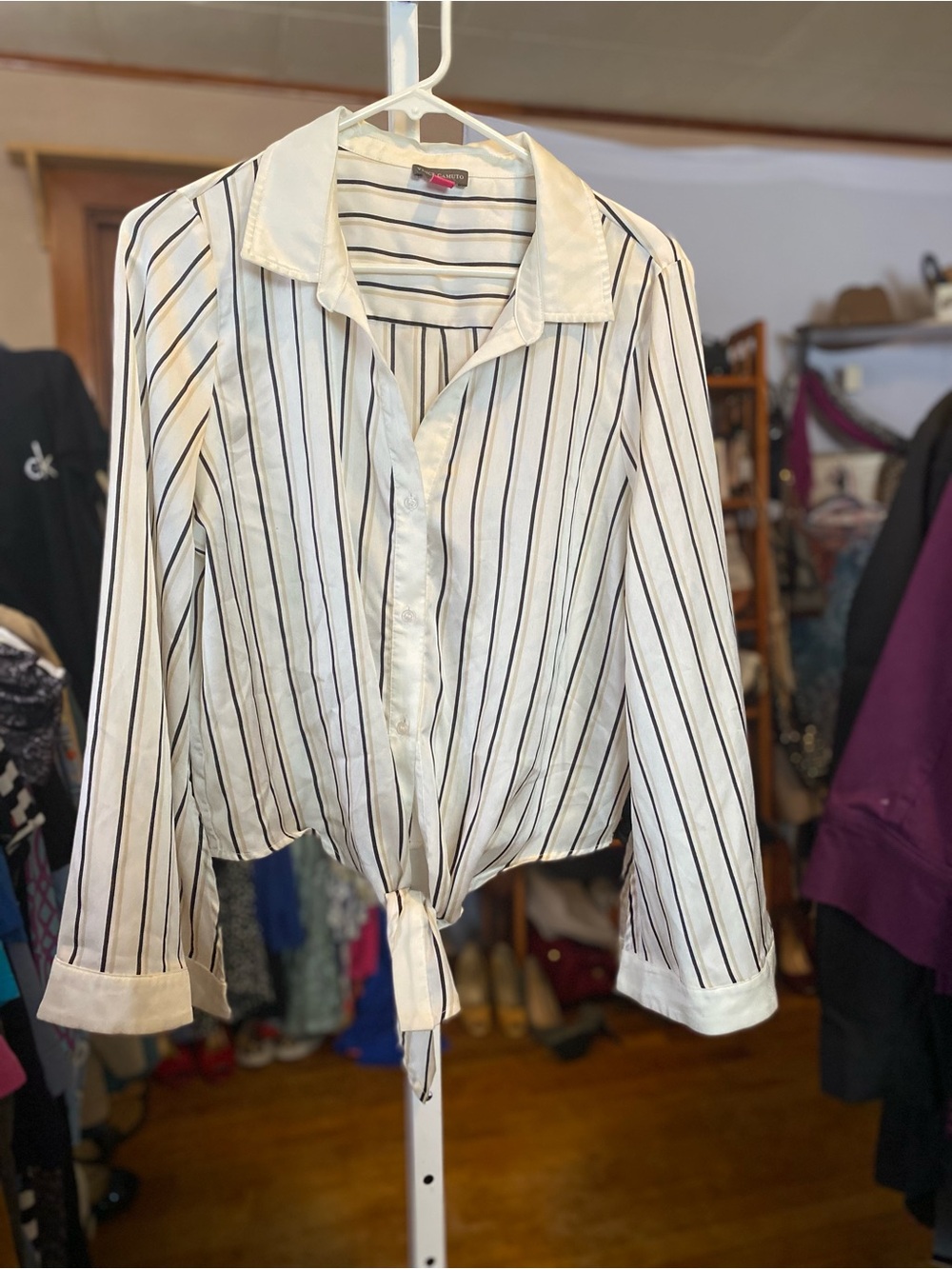 Vince Camuto White Button-Front Tie-Hem Stripe Blouse with Flare Sleeves